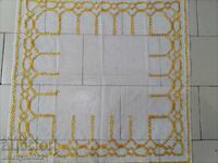 Παλιό καρό με κέντημα, τούλι