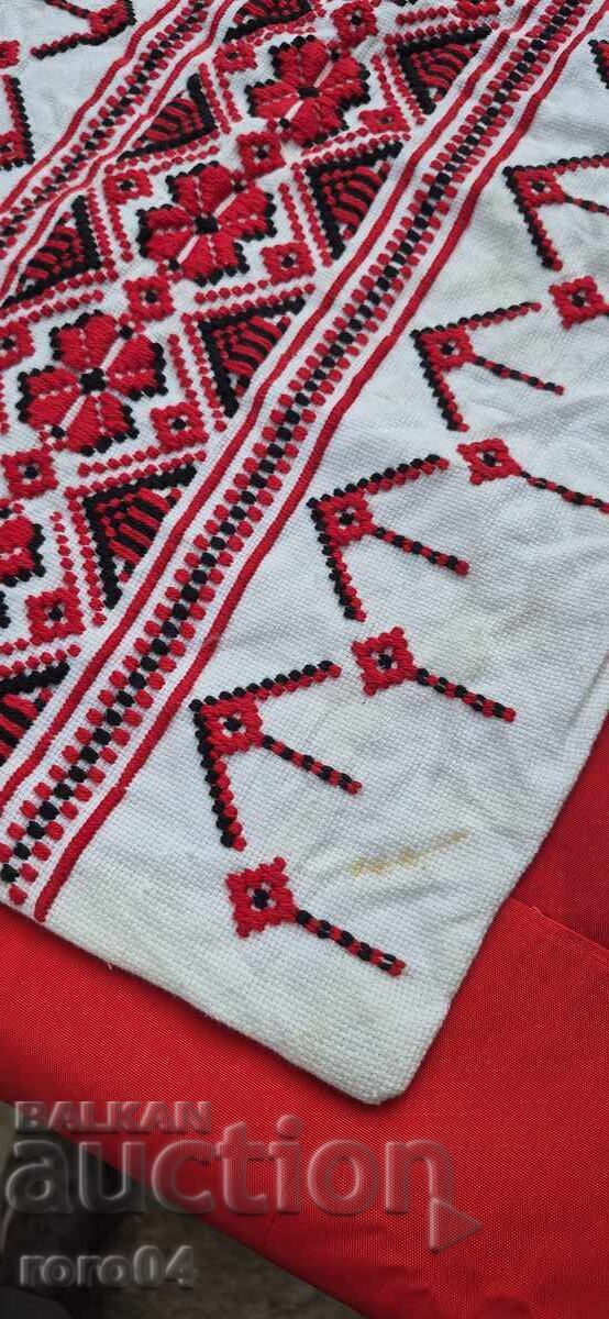 FAȚĂ DE PERNĂ - BRODERII POPULARE BULGĂREȘTI cu preț € 19.99 | 39.10 BGN FAȚĂ DE PERNĂ - BRODERII POPULARE BULGĂREȘTI cu preț € 19.99 | 39.10 BGN