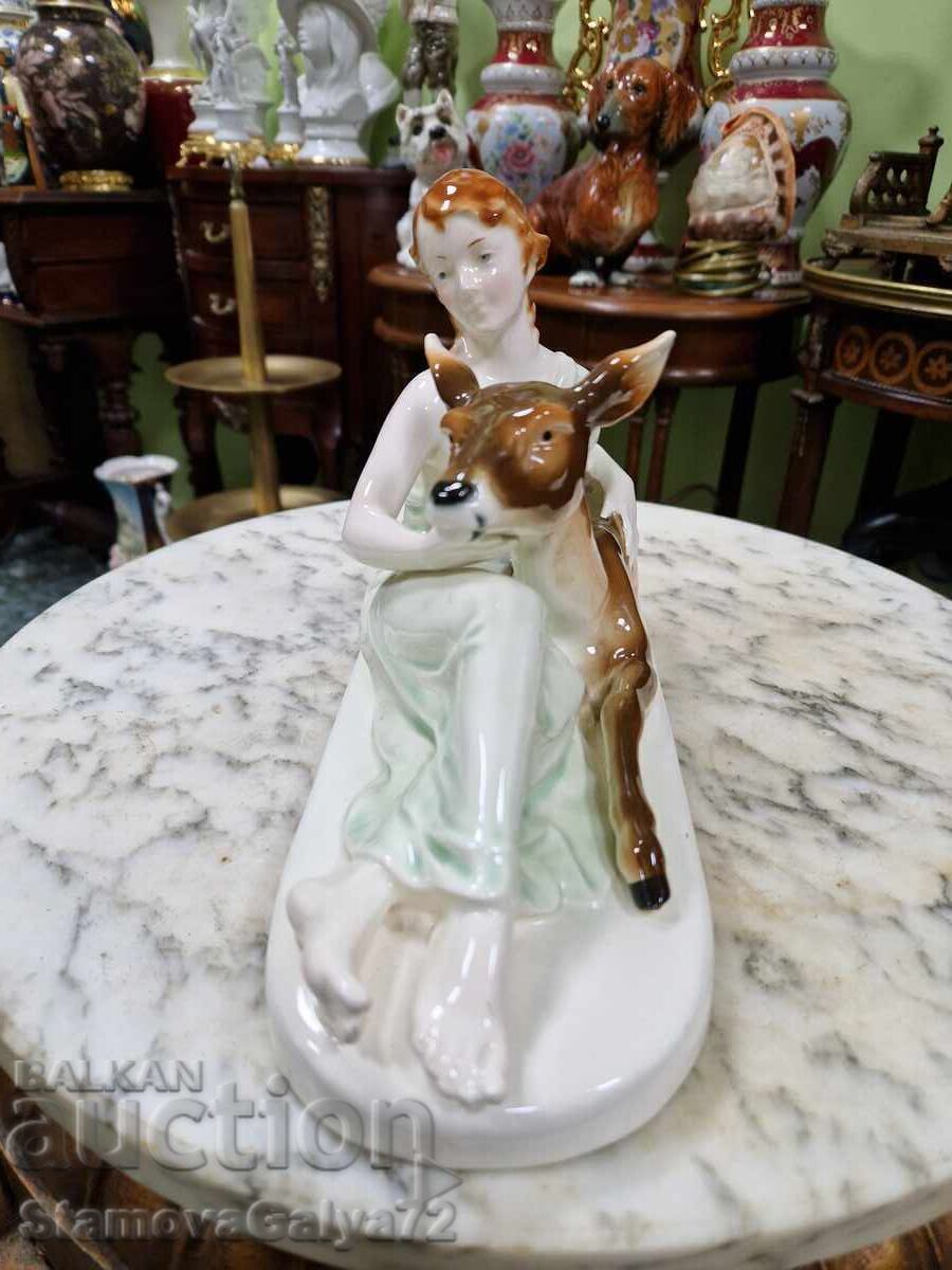 Figurină compoziție din porțelan vechi unicat cu preț € 136.00 | 265.99 BGN Figurină compoziție din porțelan vechi unicat cu preț € 136.00 | 265.99 BGN