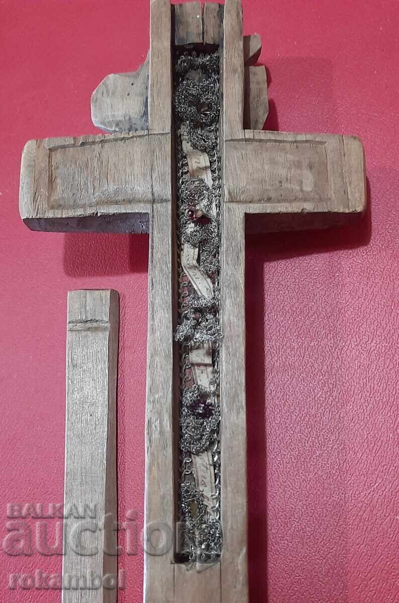 Răstignire (cruce relicvar) lemn de cireș cu preț 250.00 BGN | € 127.82