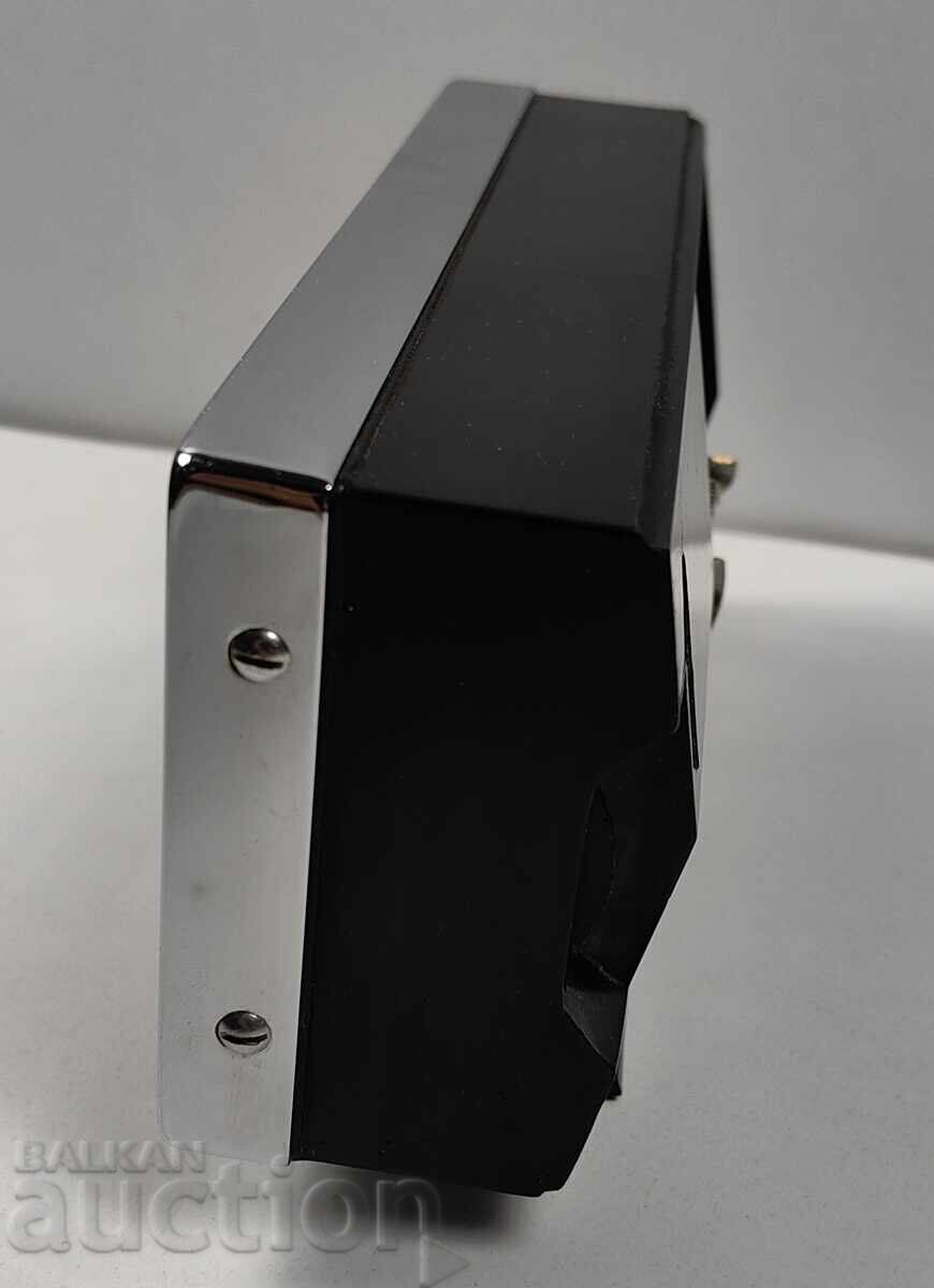 Auction Social Chinese Alarm Clock Desk Clock Calendar Thermometer Auction Social Chinese Alarm Clock Desk Clock Calendar Thermometer