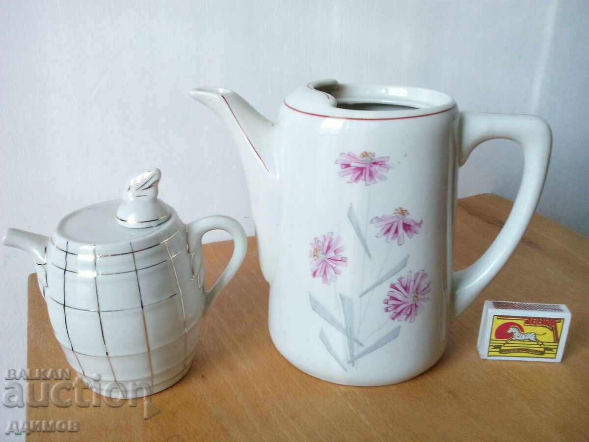 порцеланов чайник два