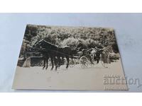 Fotografie Vrața Două femei și o fetiță cu căruță 1928