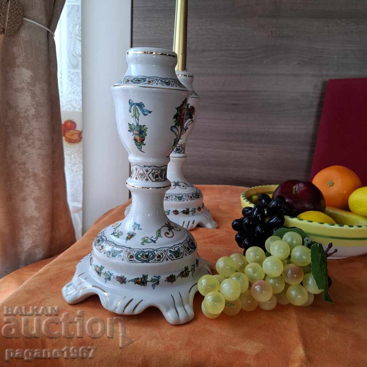 Două sfeșnice din porțelan cu decorație de fructe cu preț € 43.46 | 85.00 BGN Două sfeșnice din porțelan cu decorație de fructe cu preț € 43.46 | 85.00 BGN