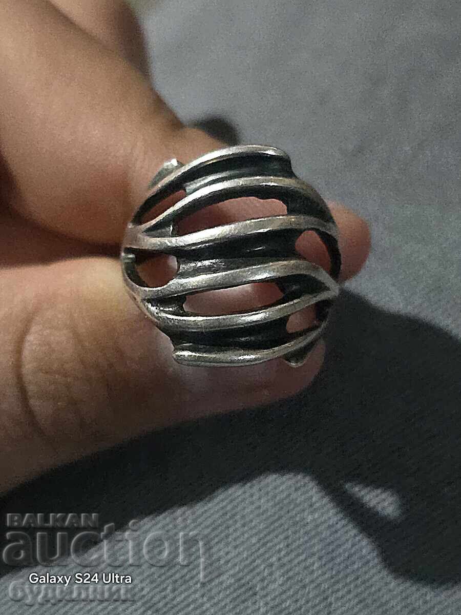 Ασημένιο δαχτυλίδι. 16,8 χιλ. Βγάζω πάνω από 100 δημοπρασίες. Δες με τιμή 24.99 BGN | € 12.78