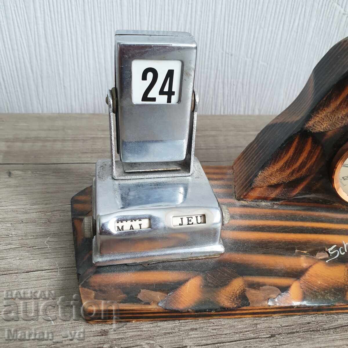 Calendar mecanic vechi și termometru cu preț 50.00 BGN | € 25.56 Calendar mecanic vechi și termometru cu preț 50.00 BGN | € 25.56