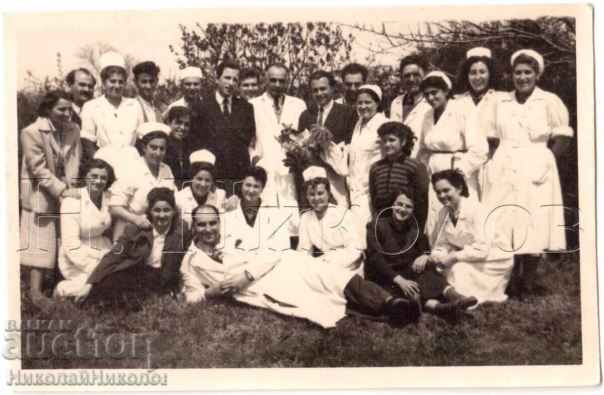 ЛОТ 3х СТАРИ СНИМКИ ЛЕКАРИ МЕДИЦИНСКИ ЛИЦА Д885