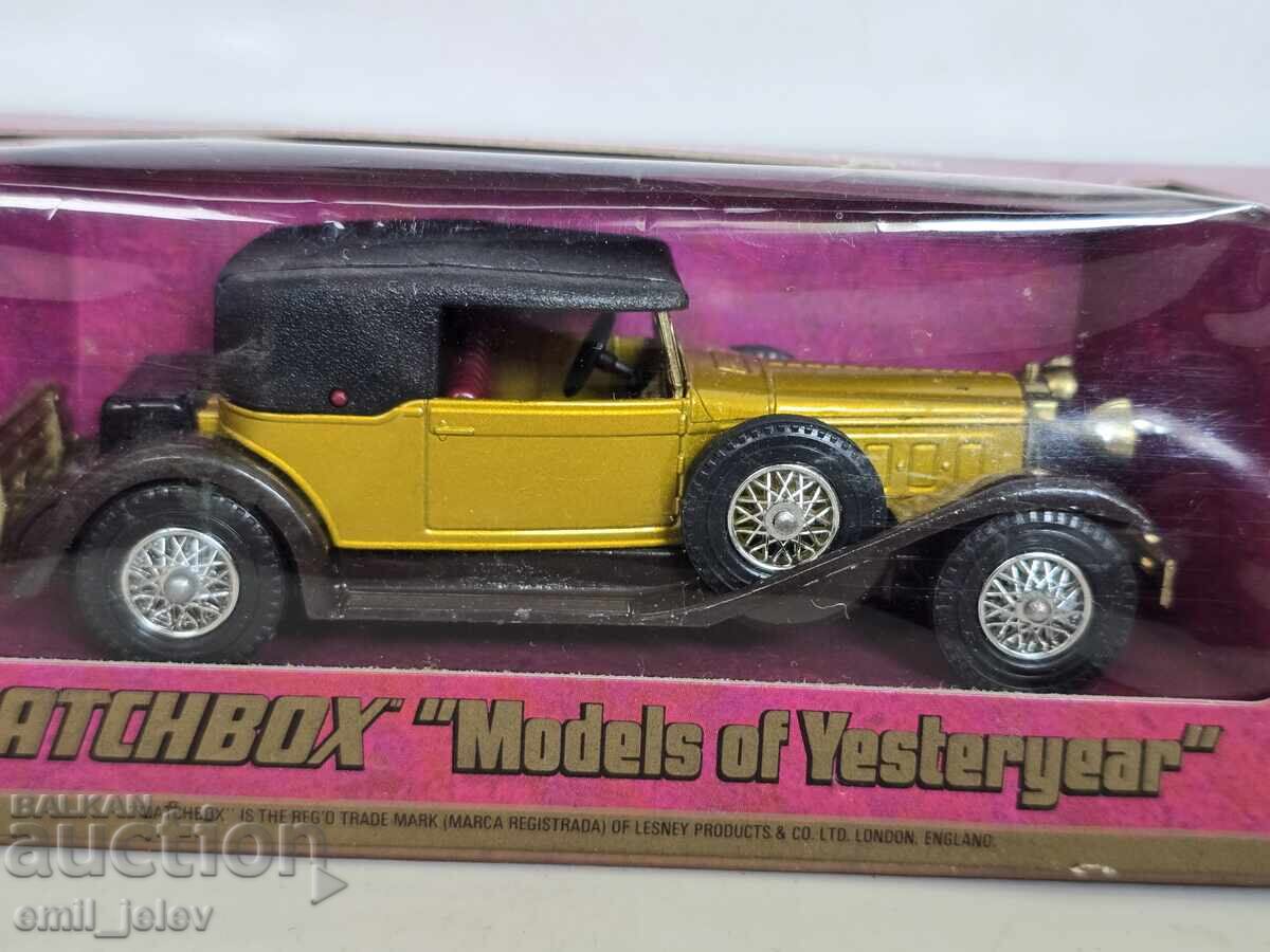 MATCHBOX YESTERYEAR Y-15/2 1930 Packard Victoria with price 15.00 BGN | € 7.67