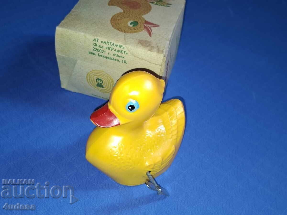 Veche jucărie mecanică din plastic, rață, URSS, Belarus Veche jucărie mecanică din plastic, rață, URSS, Belarus