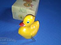 Veche jucărie mecanică din plastic, rață, URSS, Belarus