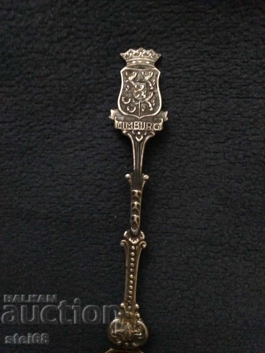 СРЕБЪРНА ЛЪЖИЧКА с цена 30.00 лв. | € 15.34