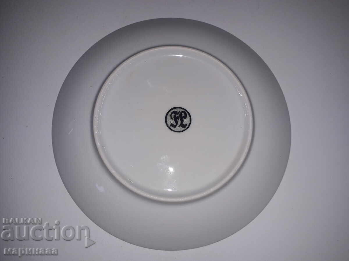 FARFURIE. PORȚELAN, AURIT cu preț 5.00 BGN | € 2.56