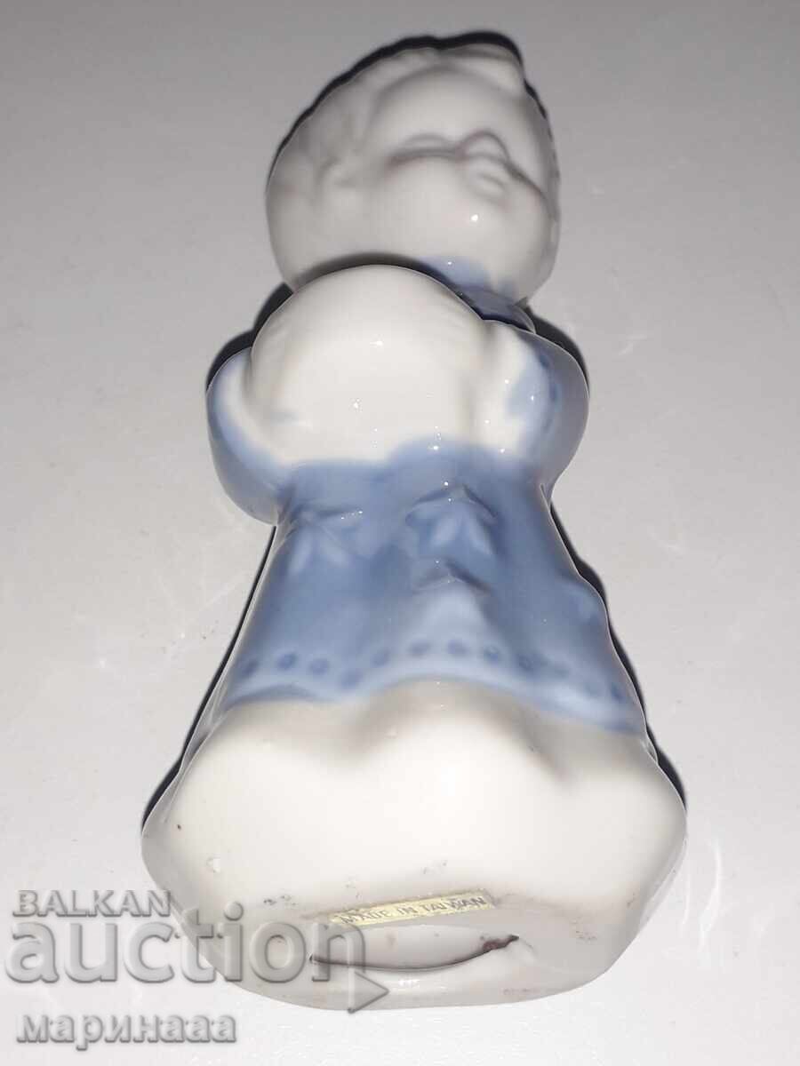 Auction FIGURE. CANDLEHOLDER. PORCELAIN Auction FIGURE. CANDLEHOLDER. PORCELAIN