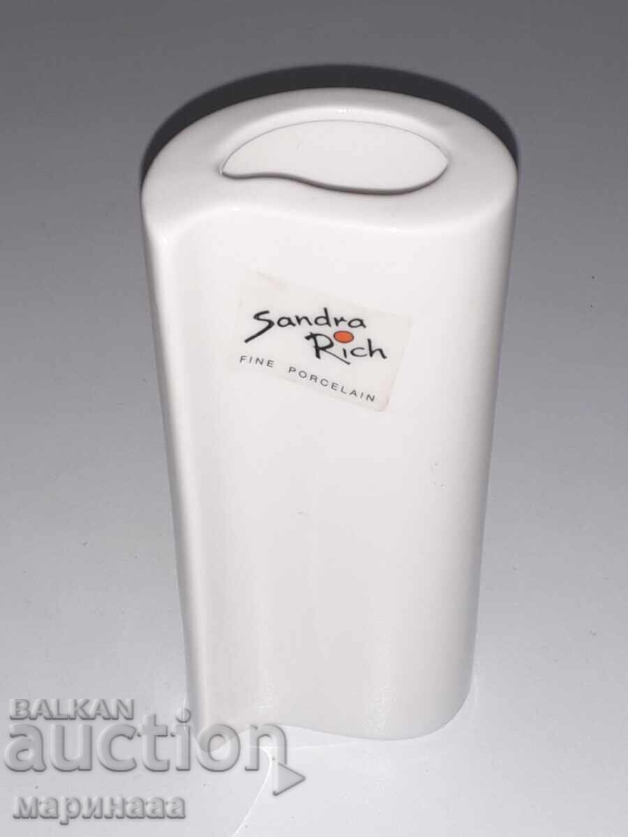 Delivery of VAZICKA. PORCELAIN Delivery of VAZICKA. PORCELAIN