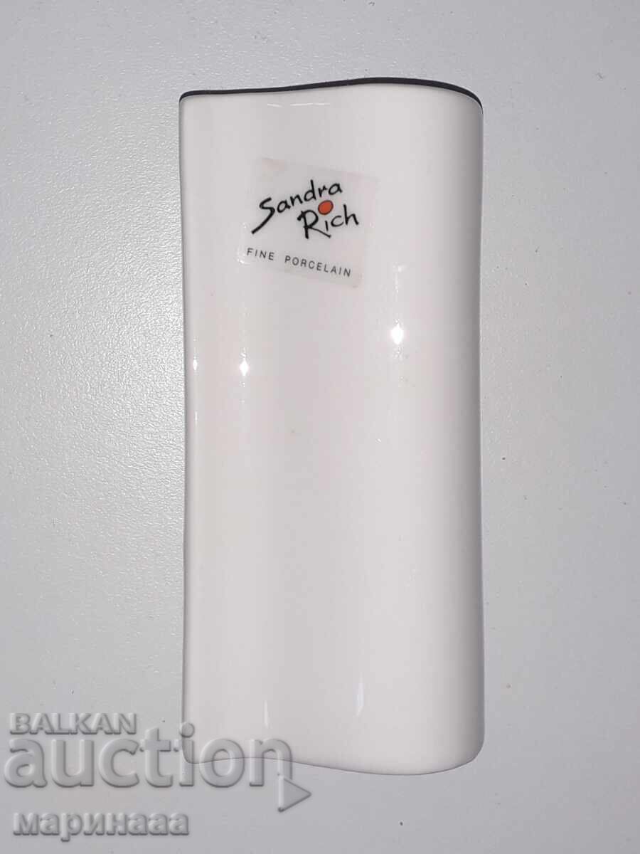 VAZICKA. PORCELAIN VAZICKA. PORCELAIN