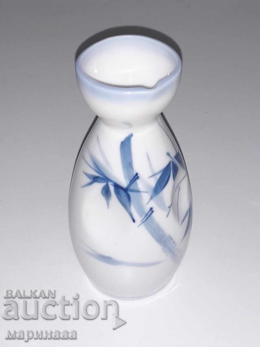 CANĂ PENTRU SAKE. JAPONIA cu preț € 2.05 | 4.01 BGN