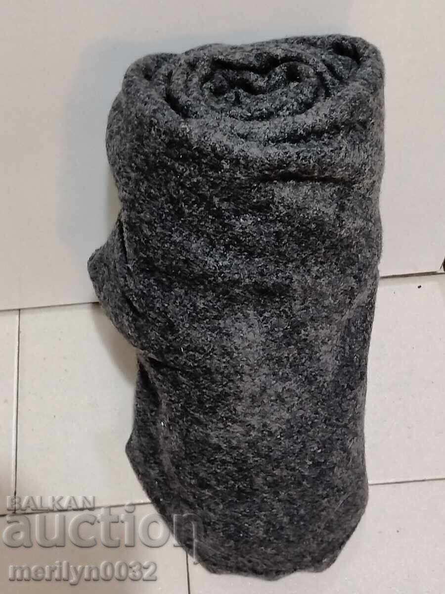 Pânză de lână țesută manual, șiac negru 1.60/1.60 metri cu preț 149.00 BGN | € 76.18