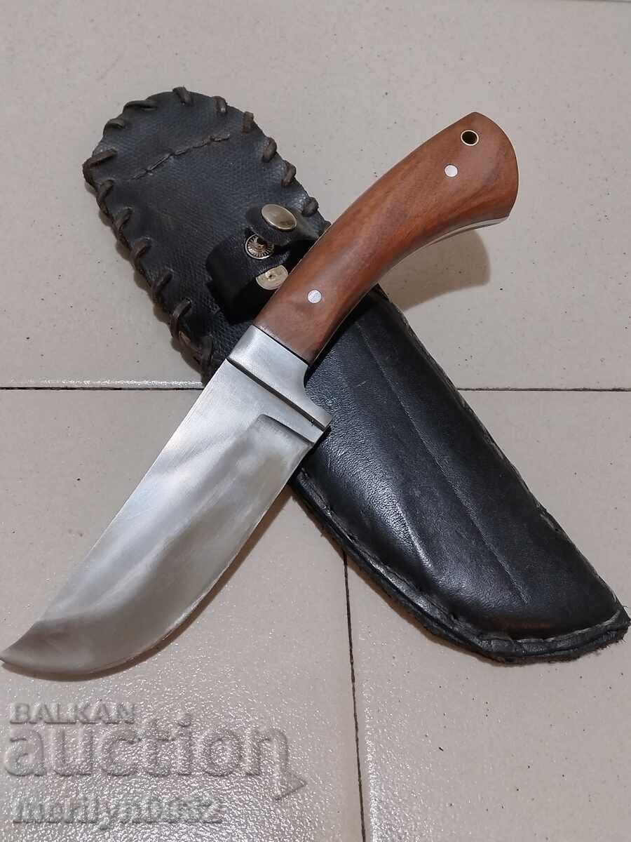 Hunting knife with sheath for skinning