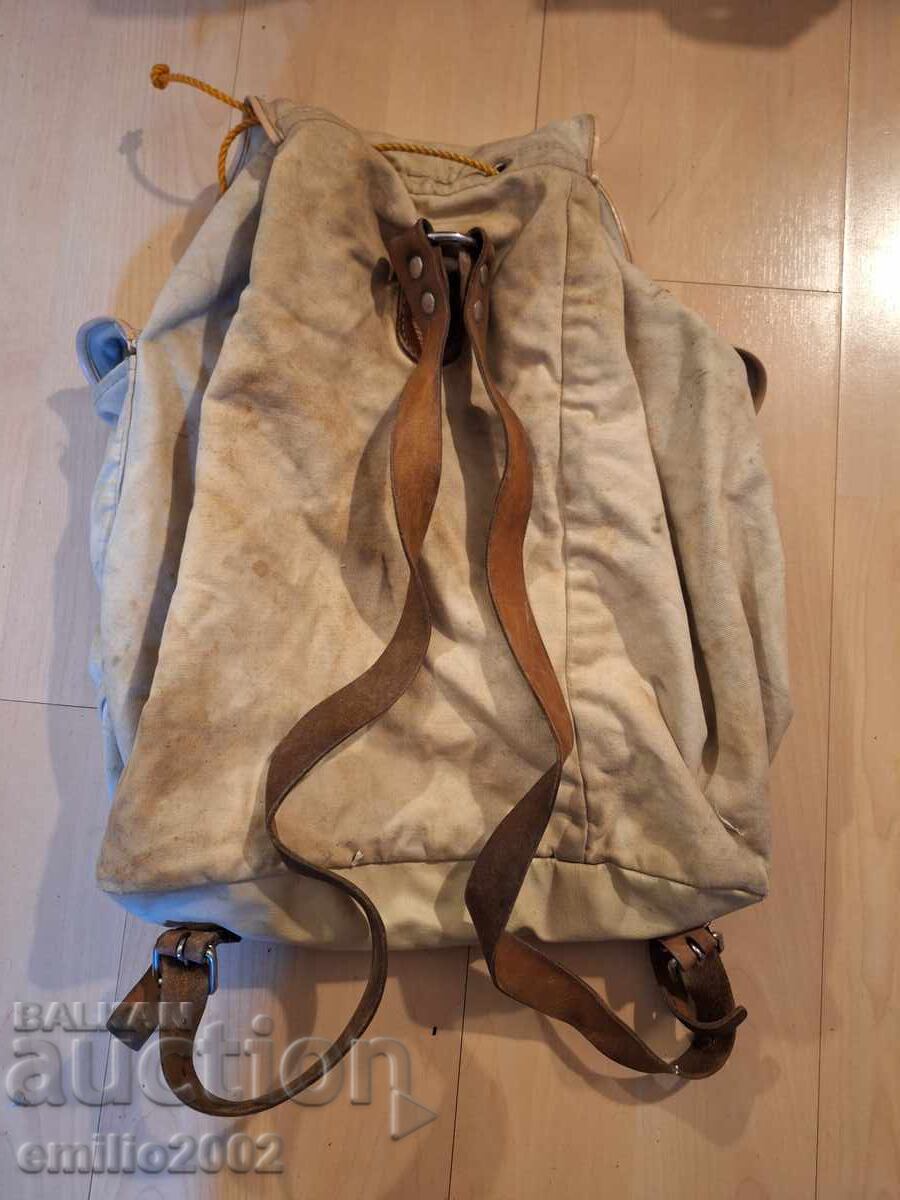 Rucsac militar, compania alpină cu preț 9.00 BGN | € 4.60 Rucsac militar, compania alpină cu preț 9.00 BGN | € 4.60