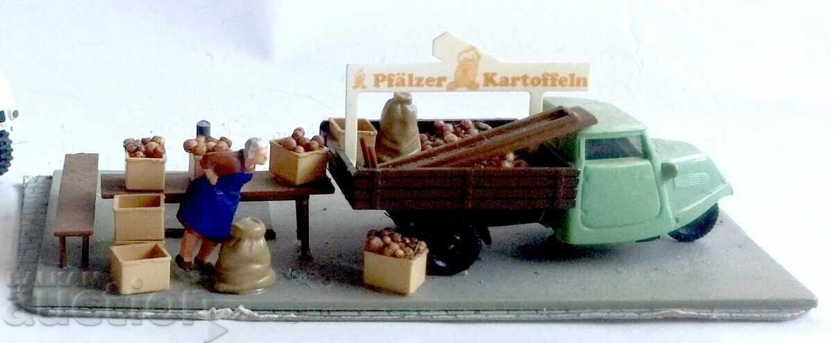 Auction  HO scale train set diorama