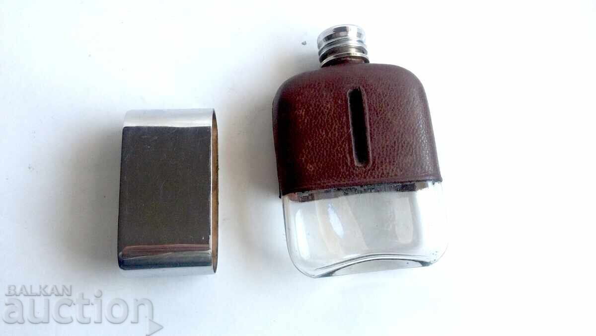 Livrarea Sticlă de buzunar veche, mică, pentru alcool