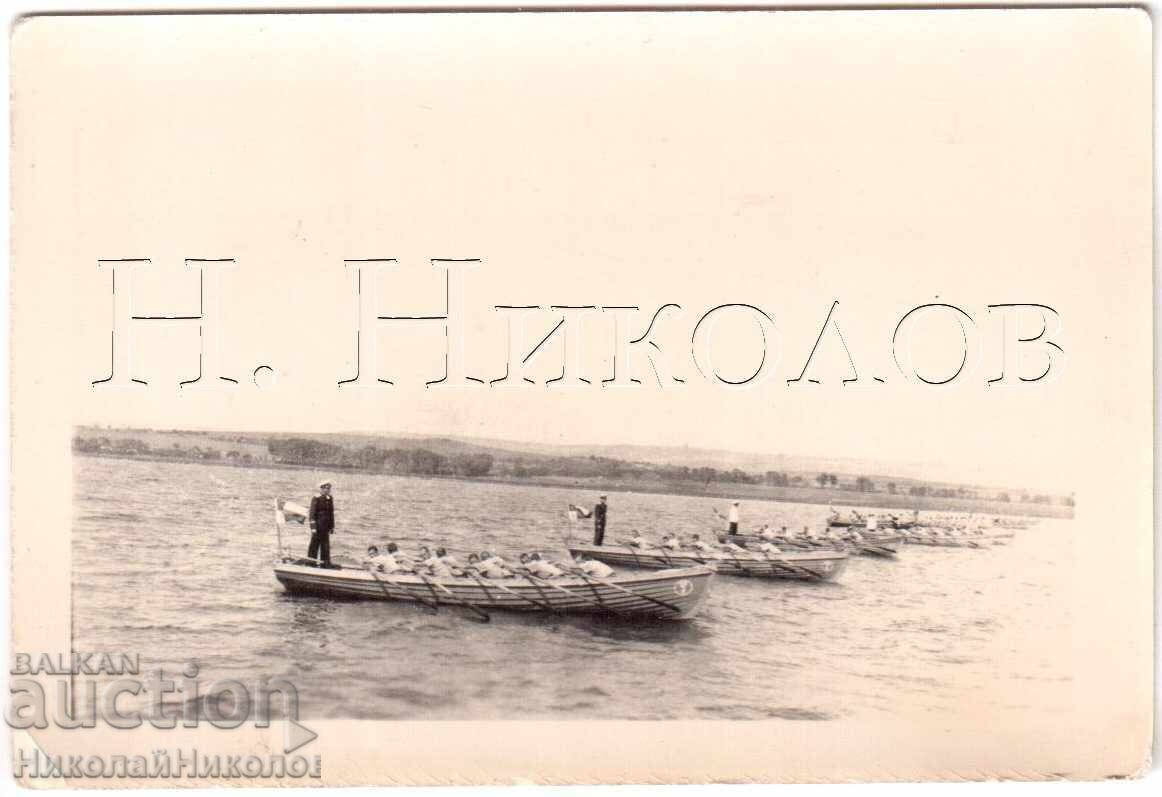 MICĂ POZĂ VECHE REGATĂ DE CANOTAJ NAVAL D924