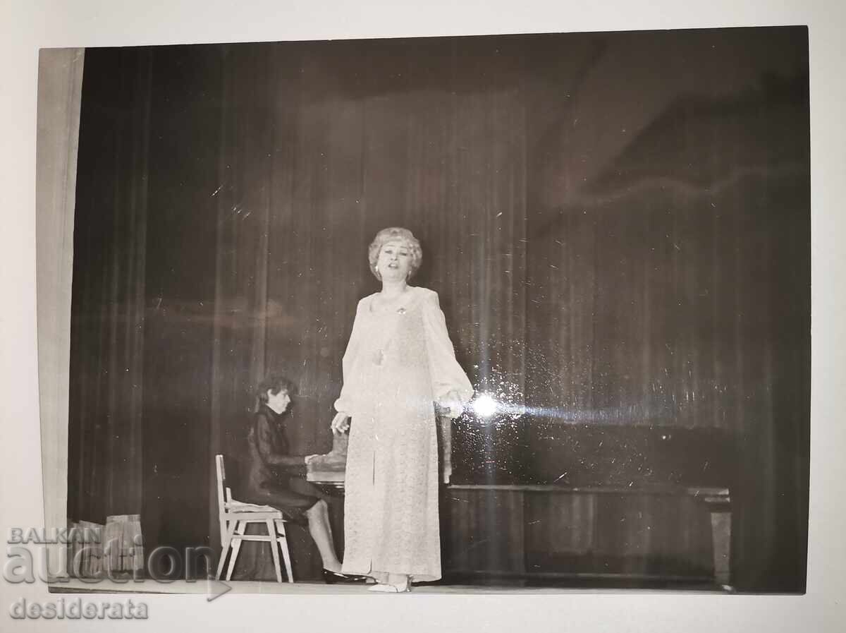 Photograph of the operetta singer Aneta Tsankova