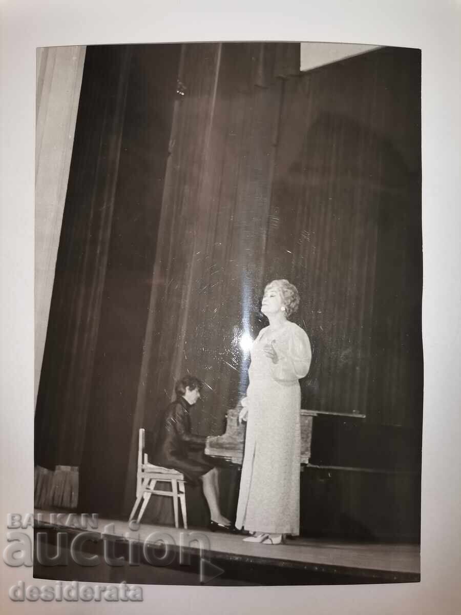 Photograph of the operetta singer Aneta Tsankova