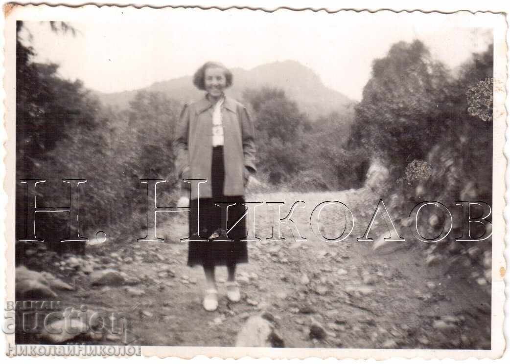 1937 ΜΙΚΡΗ ΠΑΛΙΑ ΦΩΤΟΓΡΑΦΙΑ ΚΩΣΤΕΝΕΤΣ ΓΥΝΑΙΚΑ ΣΕ ΔΙΑΚΟΠΕΣ Δ926 1937 ΜΙΚΡΗ ΠΑΛΙΑ ΦΩΤΟΓΡΑΦΙΑ ΚΩΣΤΕΝΕΤΣ ΓΥΝΑΙΚΑ ΣΕ ΔΙΑΚΟΠΕΣ Δ926