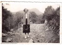 1937 ΜΙΚΡΗ ΠΑΛΙΑ ΦΩΤΟΓΡΑΦΙΑ ΚΩΣΤΕΝΕΤΣ ΓΥΝΑΙΚΑ ΣΕ ΔΙΑΚΟΠΕΣ Δ926