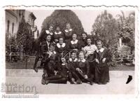 1940 ΜΙΚΡΗ ΠΑΛΙΑ ΦΩΤΟΓΡΑΦΙΑ ΜΑΘΗΤΡΙΑΣ ΓΥΜΝΑΣΙΟΥ ΣΤΟΝ ΔΗΜΟΤΙΚΟ ΚΗΠΟ Δ927