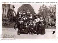 1940 ΜΙΚΡΗ ΠΑΛΙΑ ΦΩΤΟΓΡΑΦΙΑ ΜΑΘΗΤΡΙΑΣ ΓΥΜΝΑΣΙΟΥ ΣΤΟΝ ΔΗΜΟΤΙΚΟ ΚΗΠΟ Δ927