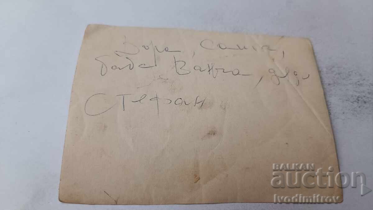 Φωτογραφία Στρατηγού Στέφαν Μπέλοφ με την οικογένειά του με τιμή 3.65 BGN | € 1.87