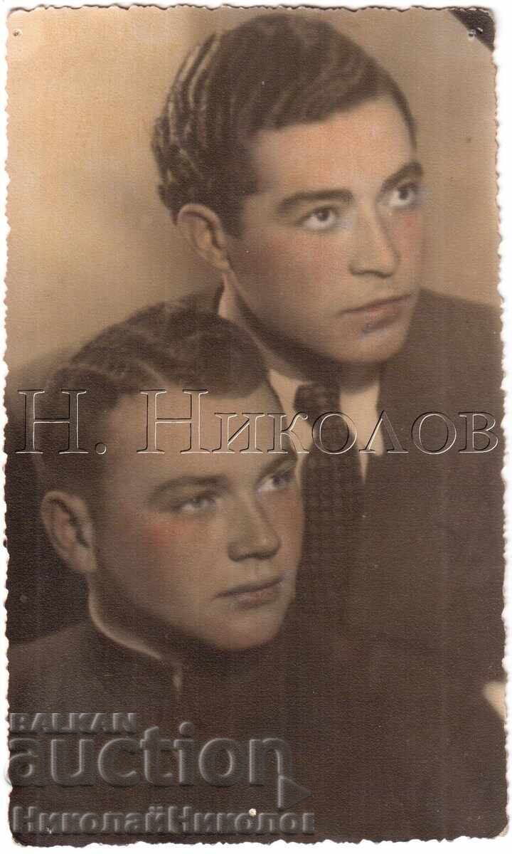 ΠΑΛΙΑ ΦΩΤΟΓΡΑΦΙΑ ΣΟΦΙΑ ΝΕΟΙ ΣΕ ΣΤΟΥΝΤΙΟ Δ938 ΠΑΛΙΑ ΦΩΤΟΓΡΑΦΙΑ ΣΟΦΙΑ ΝΕΟΙ ΣΕ ΣΤΟΥΝΤΙΟ Δ938