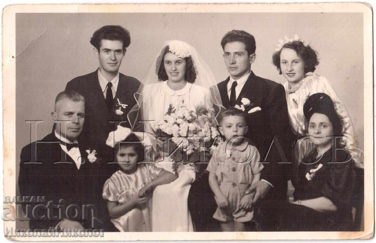 СТАРА СНИМКА БРАЧНА ДВОЙКА И КУМОВЕ В СТУДИО Д941