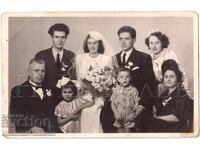 FOTOGRAFIE VECHE CUPLU CĂSĂTORIT ȘI NAȘI ÎN STUDIO D941