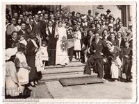 ΠΑΛΙΑ ΓΑΜΗΛΙΑ ΦΩΤΟΓΡΑΦΙΑ ΜΠΡΟΣΤΑ ΑΠΟ ΕΚΚΛΗΣΙΑ D947