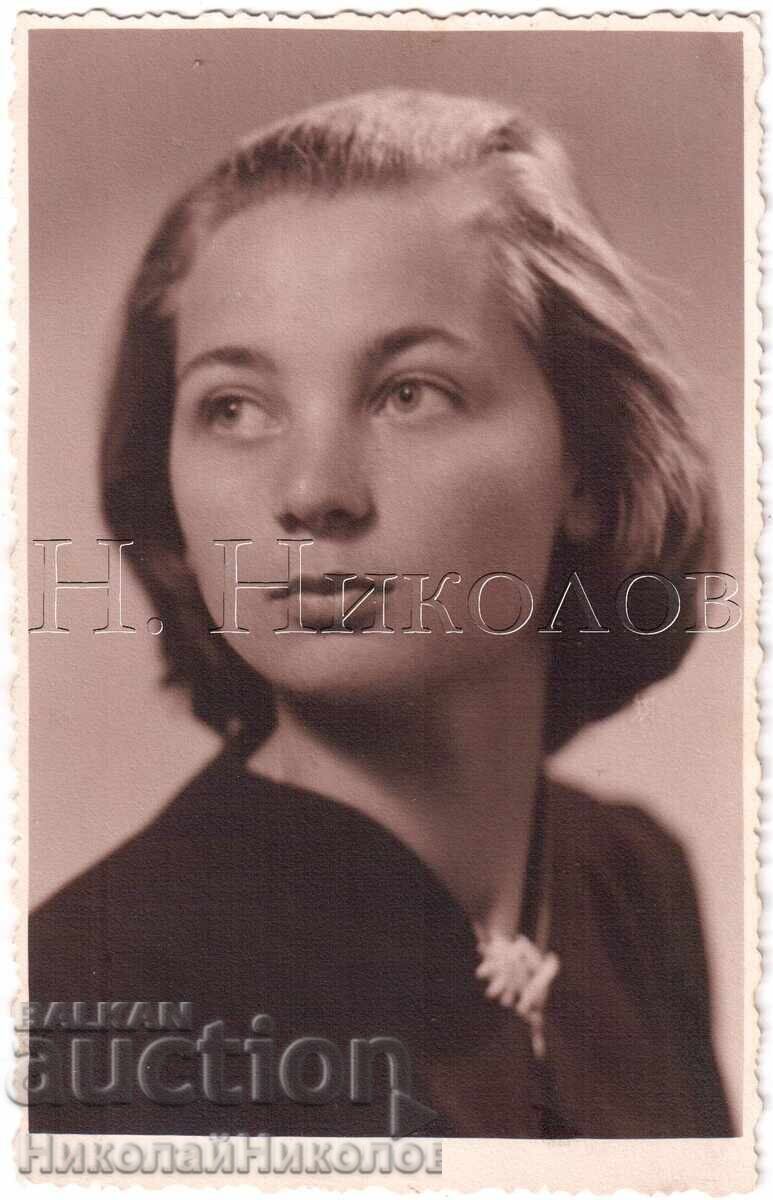 ΠΑΛΙΑ ΦΩΤΟΓΡΑΦΙΑ ΒΡΑΤΣΑ ΟΜΟΡΦΟ ΚΟΡΙΤΣΙ ΣΤΟ ΣΤΟΥΝΤΙΟ Κ. ΤΣΕΡΝΕΦ Δ952 ΠΑΛΙΑ ΦΩΤΟΓΡΑΦΙΑ ΒΡΑΤΣΑ ΟΜΟΡΦΟ ΚΟΡΙΤΣΙ ΣΤΟ ΣΤΟΥΝΤΙΟ Κ. ΤΣΕΡΝΕΦ Δ952