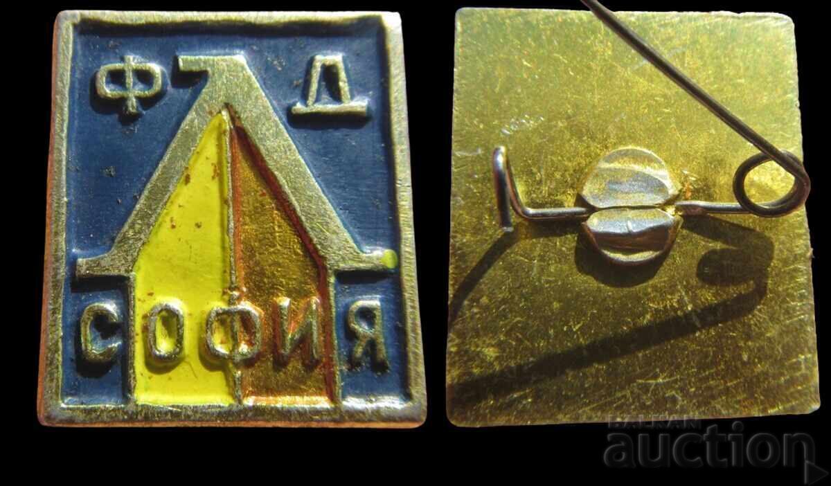 Delivery of LEVski Sofia 1914 - 13 old football badges