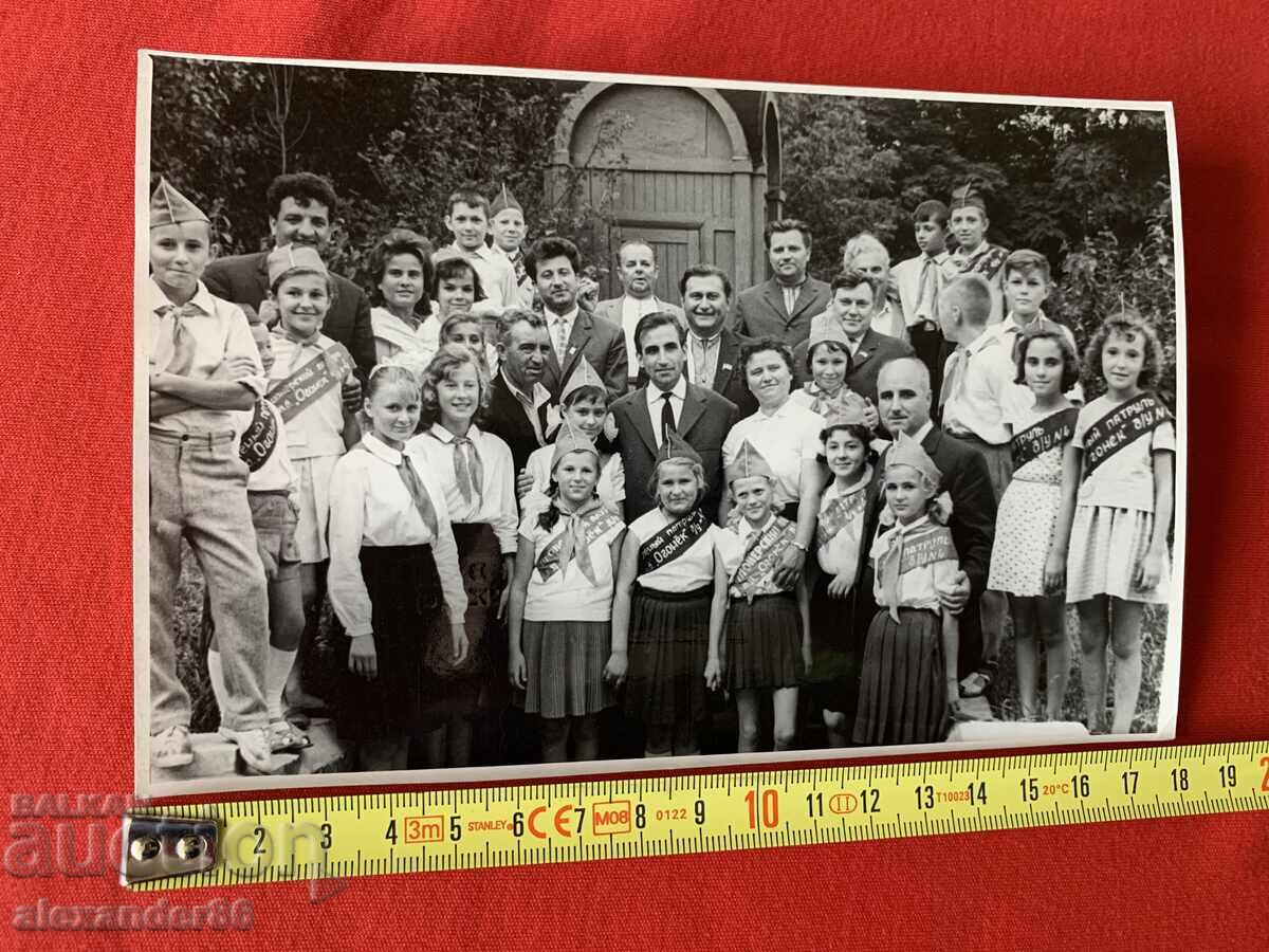 Vulkan Shopov USSR with a group of pioneers 1964 old photo - 5