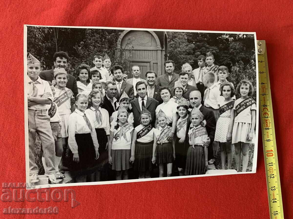 Vulkan Shopov USSR with a group of pioneers 1964 old photo - 6