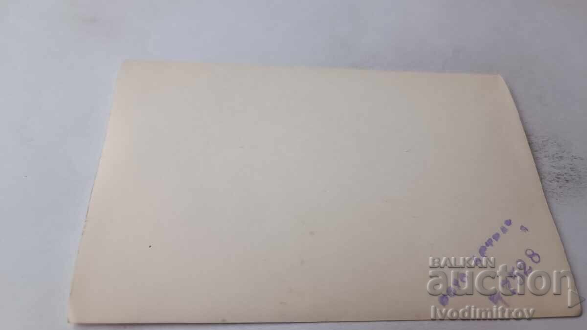 Foto Fată tânără cu preț 1.65 BGN | € 0.84 Foto Fată tânără cu preț 1.65 BGN | € 0.84