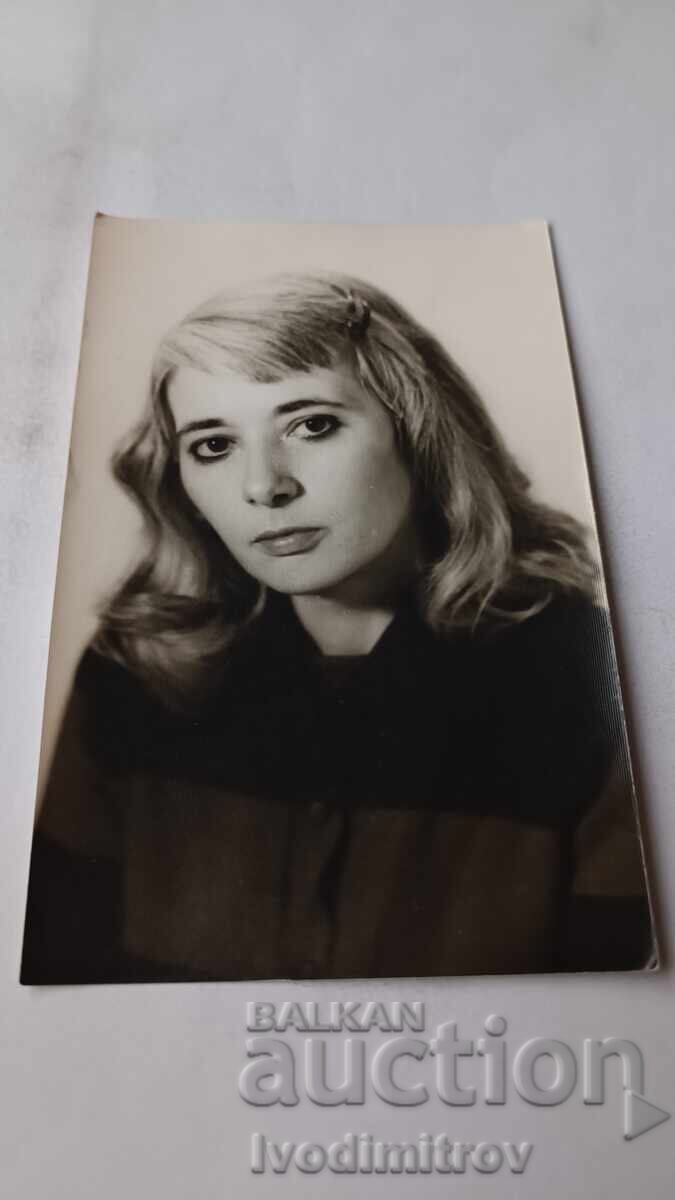 Foto Fată tânără Foto Fată tânără