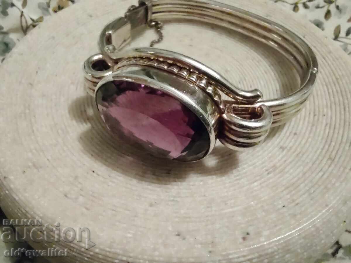 Auction  Attractive silver bracelet with a huge Amethyst