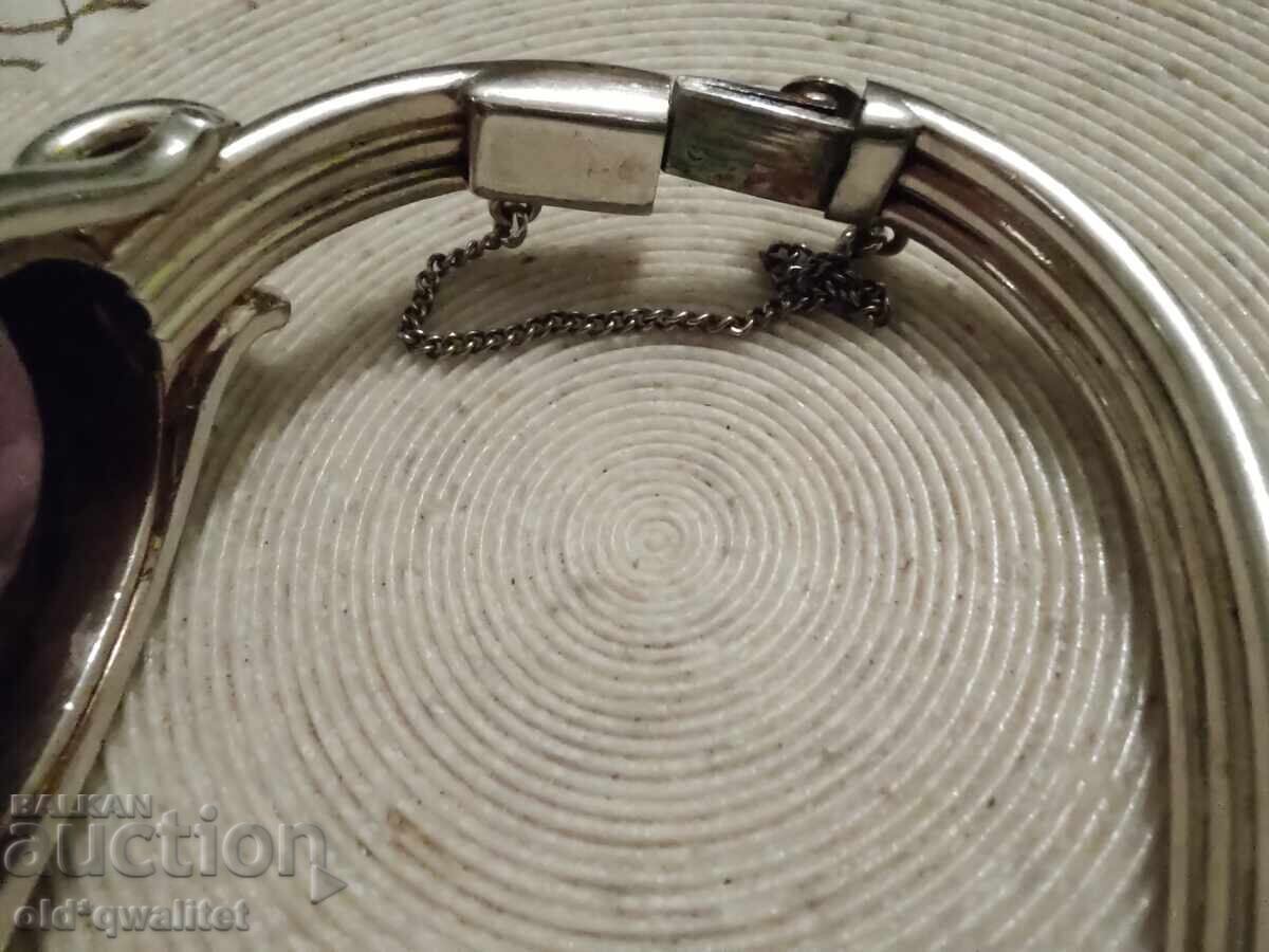 Delivery of Attractive silver bracelet with a huge Amethyst