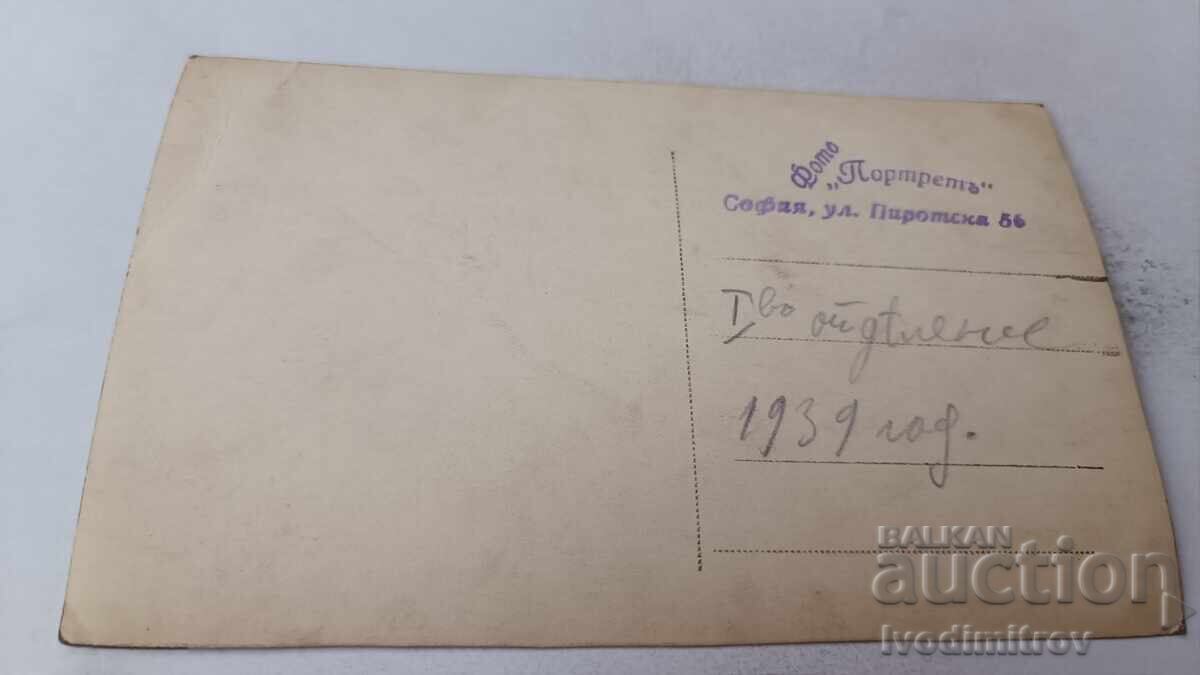 Φωτογραφία Μαθητών Α' τάξης στην αυλή του σχολείου 1939 με τιμή 2.35 BGN | € 1.20 Φωτογραφία Μαθητών Α' τάξης στην αυλή του σχολείου 1939 με τιμή 2.35 BGN | € 1.20