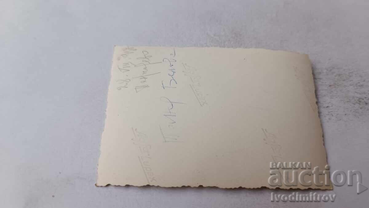 Снимка Панчарево малко момиченце качена на дърво 1937 с цена 14.00 лв. | € 7.16