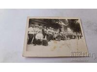 Fotografie Ofițeri și soldați așteptând trenul în gară