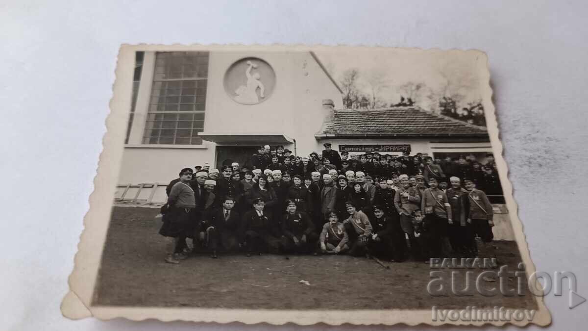 Photo of Young Men and Women 1937