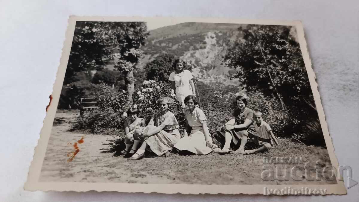 Φωτογραφία Παντσαρέβο Αγόρι και νεαρά κορίτσια